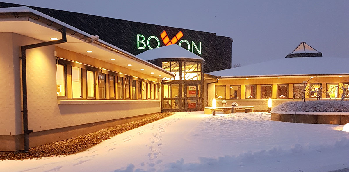 從瑞典赫爾辛堡南部Raml?sa的木箱工廠，到一家領(lǐng)先的跨國包裝集團(tuán)，這是博殼松八十多年來的發(fā)展概況。Boxon Headquarter Sweden